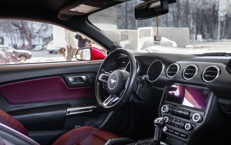 Ford Mustang VI рестайлинг, 2020 год, 3 350 000 рублей, 29 фотография