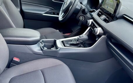 Toyota RAV4, 2025 год, 3 700 000 рублей, 27 фотография