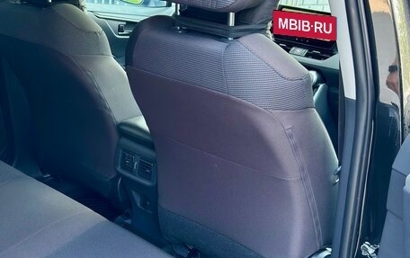 Toyota RAV4, 2025 год, 3 700 000 рублей, 26 фотография