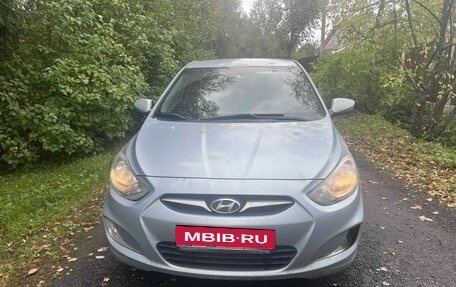 Hyundai Solaris II рестайлинг, 2011 год, 500 000 рублей, 2 фотография