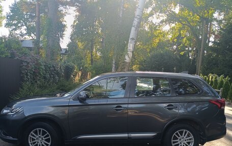 Mitsubishi Outlander III рестайлинг 3, 2019 год, 1 750 000 рублей, 1 фотография
