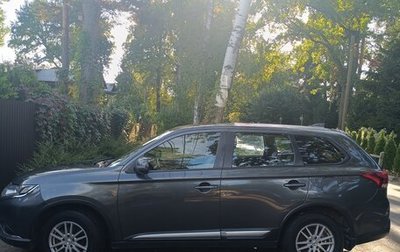 Mitsubishi Outlander III рестайлинг 3, 2019 год, 1 750 000 рублей, 1 фотография