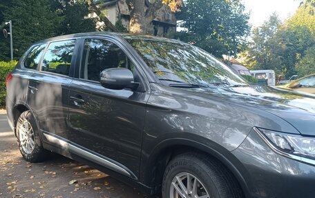 Mitsubishi Outlander III рестайлинг 3, 2019 год, 1 750 000 рублей, 5 фотография
