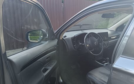 Mitsubishi Outlander III рестайлинг 3, 2019 год, 1 750 000 рублей, 8 фотография