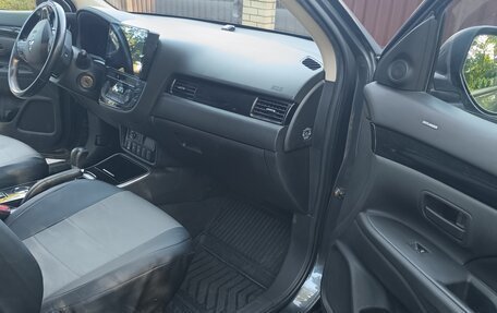 Mitsubishi Outlander III рестайлинг 3, 2019 год, 1 750 000 рублей, 12 фотография