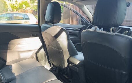Mitsubishi Outlander III рестайлинг 3, 2019 год, 1 750 000 рублей, 11 фотография