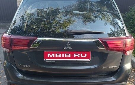 Mitsubishi Outlander III рестайлинг 3, 2019 год, 1 750 000 рублей, 3 фотография
