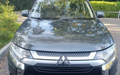Mitsubishi Outlander III рестайлинг 3, 2019 год, 1 750 000 рублей, 6 фотография