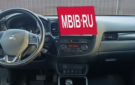 Mitsubishi Outlander III рестайлинг 3, 2019 год, 1 750 000 рублей, 13 фотография