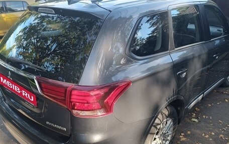 Mitsubishi Outlander III рестайлинг 3, 2019 год, 1 750 000 рублей, 4 фотография