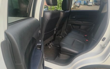 Mitsubishi Outlander III рестайлинг 3, 2018 год, 2 350 000 рублей, 8 фотография