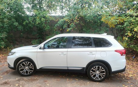 Mitsubishi Outlander III рестайлинг 3, 2018 год, 2 350 000 рублей, 3 фотография