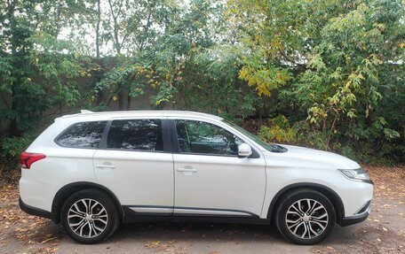 Mitsubishi Outlander III рестайлинг 3, 2018 год, 2 350 000 рублей, 4 фотография