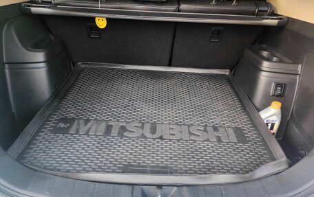 Mitsubishi Outlander III рестайлинг 3, 2018 год, 2 350 000 рублей, 10 фотография