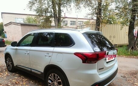 Mitsubishi Outlander III рестайлинг 3, 2018 год, 2 350 000 рублей, 6 фотография
