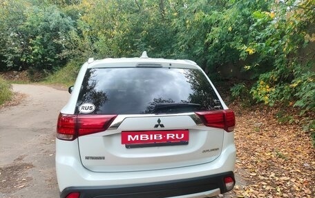 Mitsubishi Outlander III рестайлинг 3, 2018 год, 2 350 000 рублей, 2 фотография