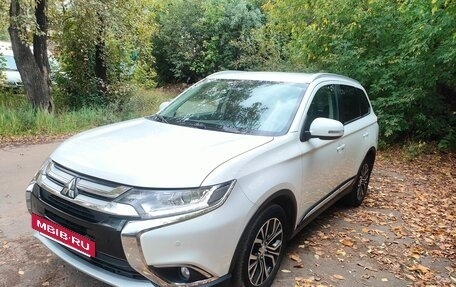 Mitsubishi Outlander III рестайлинг 3, 2018 год, 2 350 000 рублей, 7 фотография