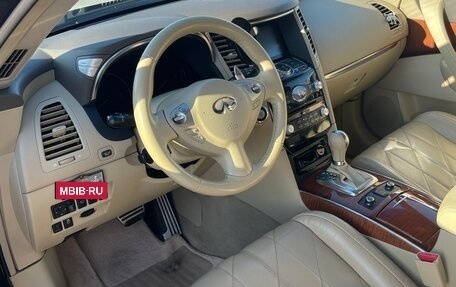 Infiniti QX70, 2017 год, 2 800 000 рублей, 11 фотография