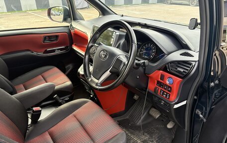 Toyota Voxy III, 2020 год, 2 710 000 рублей, 4 фотография