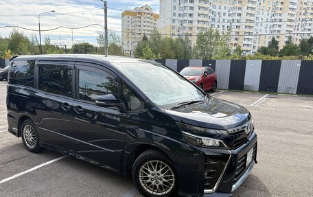 Toyota Voxy III, 2020 год, 2 710 000 рублей, 11 фотография