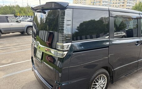 Toyota Voxy III, 2020 год, 2 710 000 рублей, 15 фотография