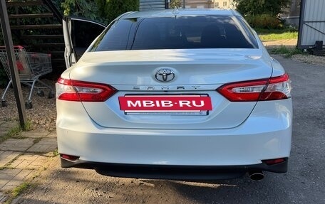 Toyota Camry, 2021 год, 3 200 000 рублей, 10 фотография
