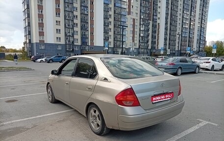 Toyota Prius IV XW50, 2003 год, 250 000 рублей, 1 фотография