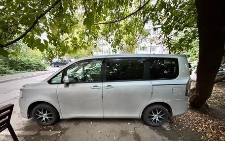 Toyota Voxy II, 2008 год, 1 000 000 рублей, 2 фотография