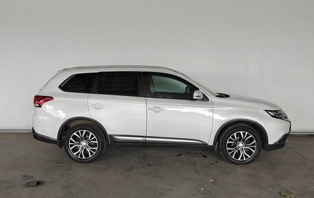 Mitsubishi Outlander III рестайлинг 3, 2017 год, 1 950 000 рублей, 8 фотография