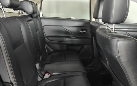 Mitsubishi Outlander III рестайлинг 3, 2017 год, 1 950 000 рублей, 11 фотография