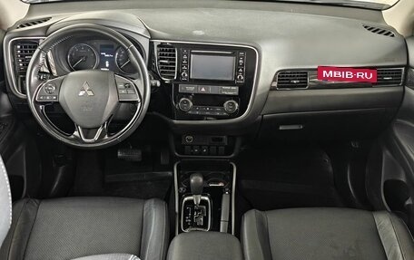 Mitsubishi Outlander III рестайлинг 3, 2017 год, 1 950 000 рублей, 9 фотография