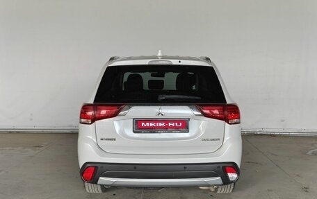 Mitsubishi Outlander III рестайлинг 3, 2017 год, 1 950 000 рублей, 6 фотография