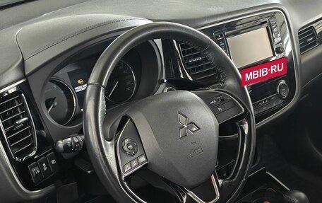 Mitsubishi Outlander III рестайлинг 3, 2017 год, 1 950 000 рублей, 12 фотография
