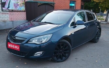 Opel Astra J, 2011 год, 850 000 рублей, 1 фотография