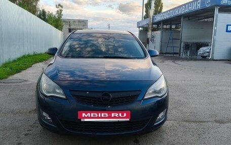 Opel Astra J, 2011 год, 850 000 рублей, 3 фотография