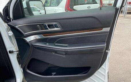 Ford Explorer VI, 2018 год, 3 400 000 рублей, 6 фотография