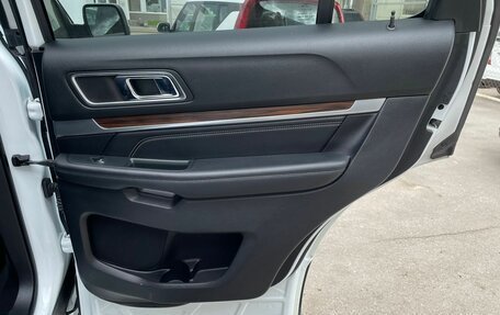 Ford Explorer VI, 2018 год, 3 400 000 рублей, 13 фотография