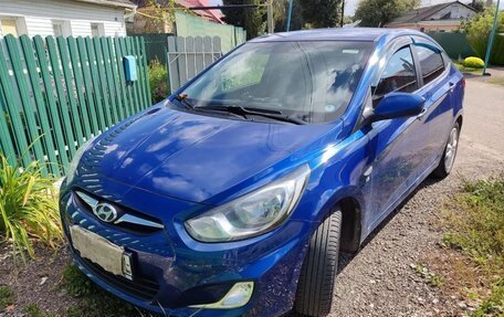 Hyundai Solaris II рестайлинг, 2013 год, 820 000 рублей, 4 фотография