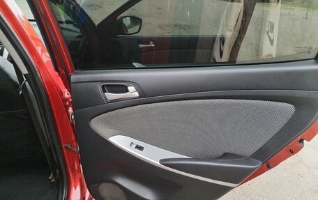 Hyundai Solaris II рестайлинг, 2013 год, 700 000 рублей, 5 фотография
