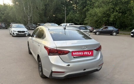 Hyundai Solaris II рестайлинг, 2017 год, 650 000 рублей, 3 фотография