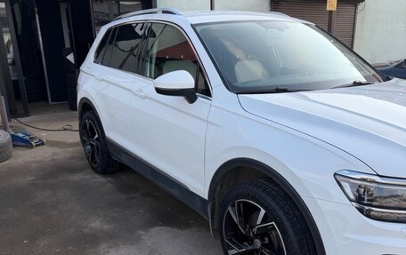 Volkswagen Tiguan II, 2017 год, 2 050 000 рублей, 2 фотография