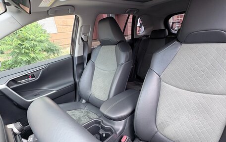 Toyota RAV4, 2024 год, 3 500 000 рублей, 10 фотография
