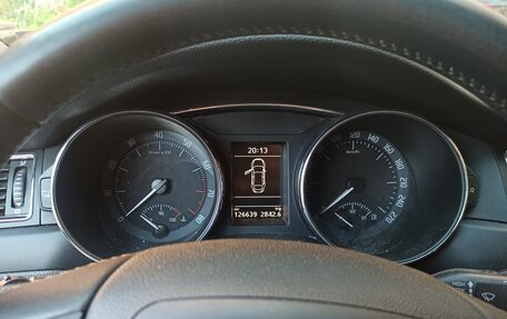 Skoda Superb III рестайлинг, 2012 год, 550 000 рублей, 3 фотография