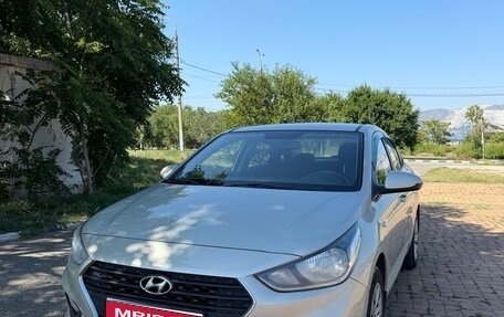 Hyundai Solaris II рестайлинг, 2018 год, 1 020 000 рублей, 1 фотография