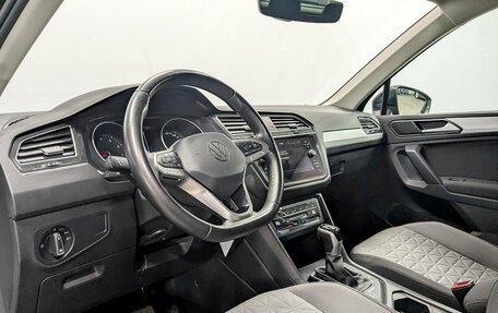 Volkswagen Tiguan II, 2021 год, 3 150 000 рублей, 17 фотография