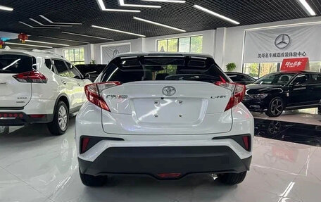Toyota C-HR I рестайлинг, 2022 год, 1 857 000 рублей, 4 фотография