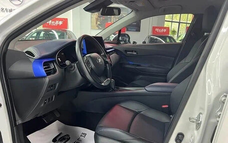 Toyota C-HR I рестайлинг, 2022 год, 1 857 000 рублей, 6 фотография