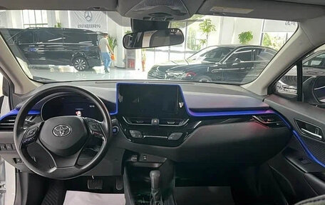 Toyota C-HR I рестайлинг, 2022 год, 1 857 000 рублей, 8 фотография