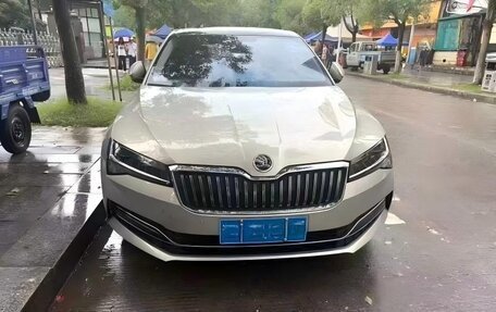 Skoda Superb III рестайлинг, 2022 год, 2 090 000 рублей, 2 фотография