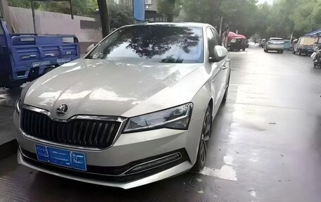 Skoda Superb III рестайлинг, 2022 год, 2 090 000 рублей, 4 фотография